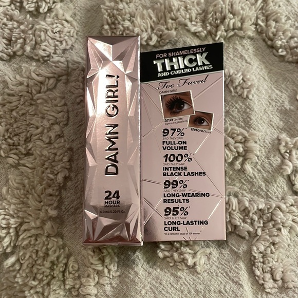 Too Faced Damn Girl! 24 Hour Mascara - Picture 1 of 8